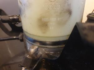 Gebruikte Servopomp Volkswagen Polo IV (9N1/2/3) 1.2 Prijs € 80,00 Margeregeling aangeboden door Umit Sloperij