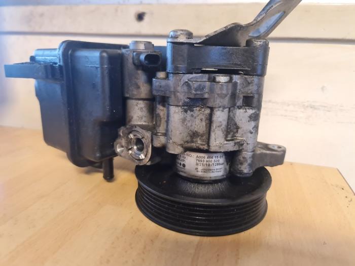 Gebruikte Pomp Servo Mercedes C (W204) 2.2 C-180 CDI 16V BlueEFFICIENCY Prijs € 150,00 Margeregeling aangeboden door Umit Sloperij