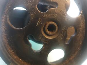 Gebruikte Pomp Servo Ford Fiesta 5 (JD/JH) 1.6 16V Prijs € 50,00 Margeregeling aangeboden door Umit Sloperij