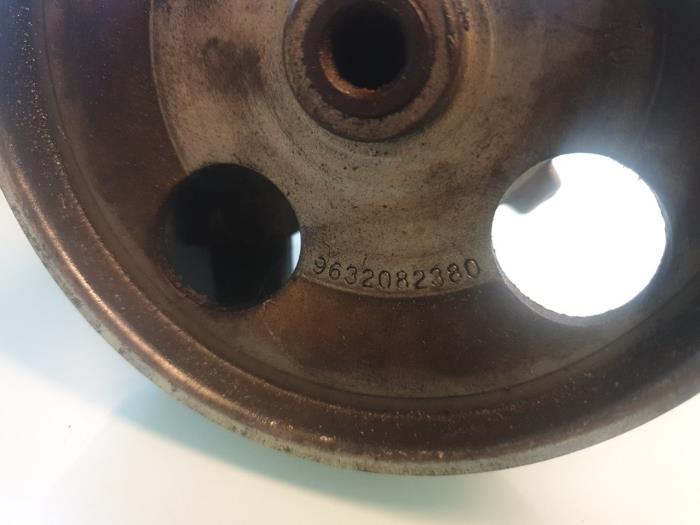 Gebruikte Pomp Servo Peugeot 807 2.0 HDi FAP Prijs € 35,00 Margeregeling aangeboden door Umit Sloperij