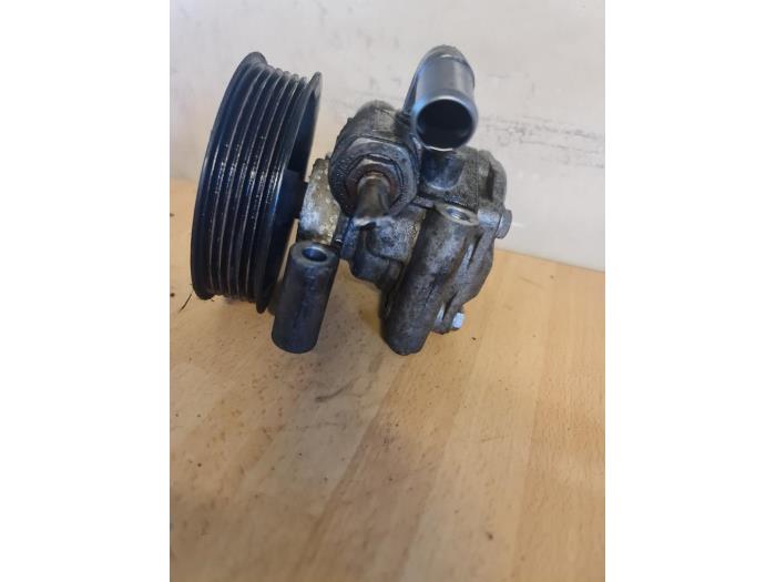 Gebruikte Servopomp Ford Fiesta 5 (JD/JH) 1.3 Prijs € 30,00 Margeregeling aangeboden door Umit Sloperij