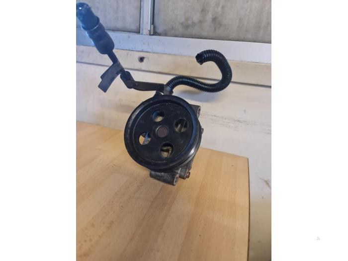 Gebruikte Servopomp Ford Fiesta 5 (JD/JH) 1.3 Prijs € 30,00 Margeregeling aangeboden door Umit Sloperij