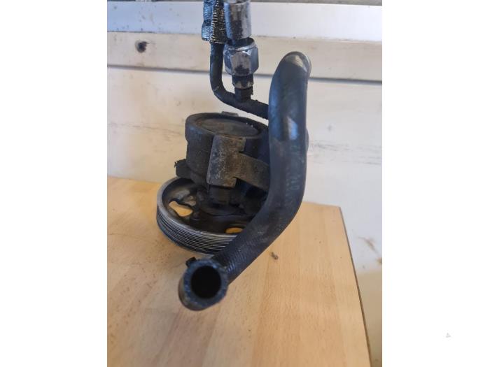 Gebruikte Servopomp Renault Clio II (BB/CB) 1.4 Prijs € 40,00 Margeregeling aangeboden door Umit Sloperij