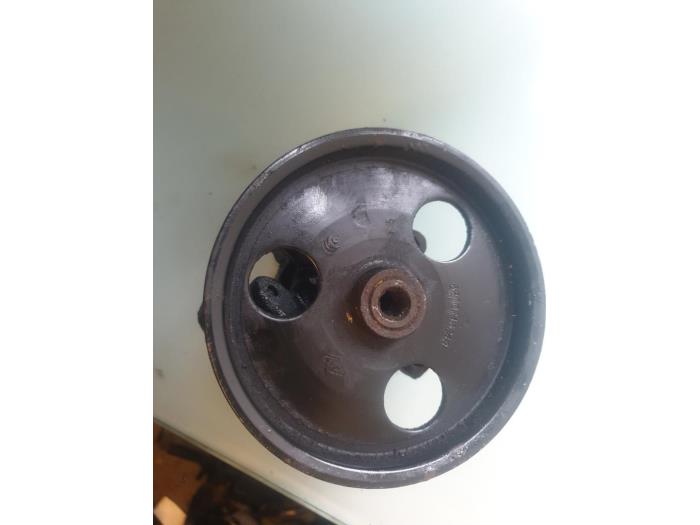 Gebruikte Pomp Servo Renault Kangoo (KC) 1.6 16V Prijs € 40,00 Margeregeling aangeboden door Umit Sloperij