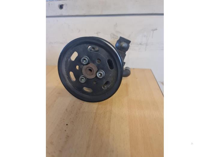 Gebruikte Servopomp Volkswagen Caddy III (2KA,2KH,2CA,2CH) 2.0 SDI Prijs € 70,00 Margeregeling aangeboden door Umit Sloperij
