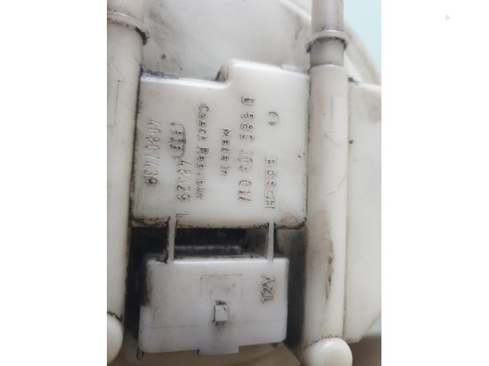 Gebruikte Dieselpomp Fiat Stilo (192A/B) 1.9 JTD 115 3-Drs. Prijs € 50,00 Margeregeling aangeboden door Umit Sloperij