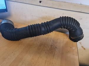 Gebruikte Intercooler Slang Mercedes A (W176) 1.8 A-180 CDI 16V Autom. Prijs € 15,00 Margeregeling aangeboden door Umit Sloperij