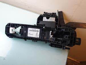 Gebruikte Portiergreep 4Deurs rechts-voor Mercedes A (W176) 1.6 A-180 16V Prijs € 25,00 Margeregeling aangeboden door Umit Sloperij