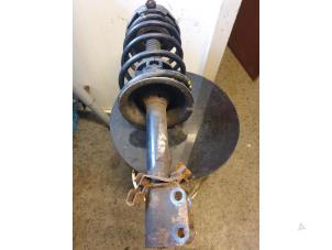 Gebruikte Mac Phersonpoot rechts-voor Renault Scénic I (JA) 1.6 16V Prijs € 20,00 Margeregeling aangeboden door Umit Sloperij