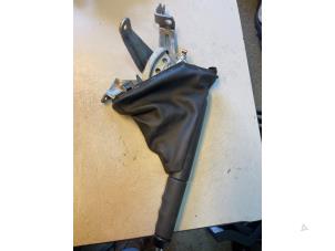 Gebruikte Handremhendel Mini Mini (F56) 1.5 12V Cooper Prijs € 30,00 Margeregeling aangeboden door Umit Sloperij