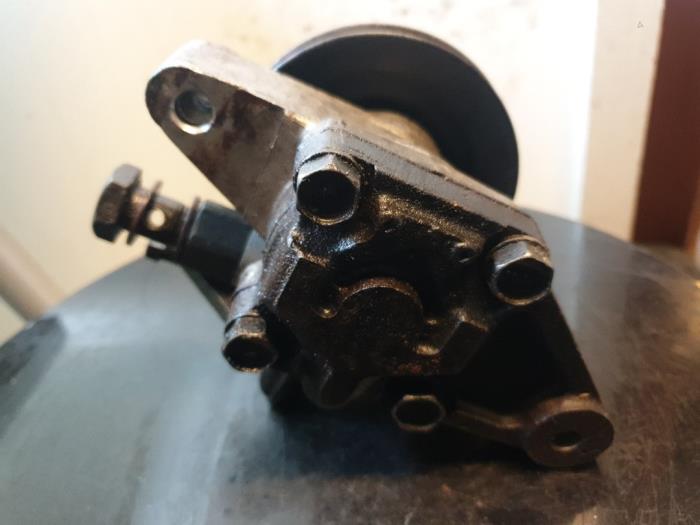 Stuurbekrachtiging Pomp van een Hyundai Lantra/Elantra II 1.6i GLS 16V 1998