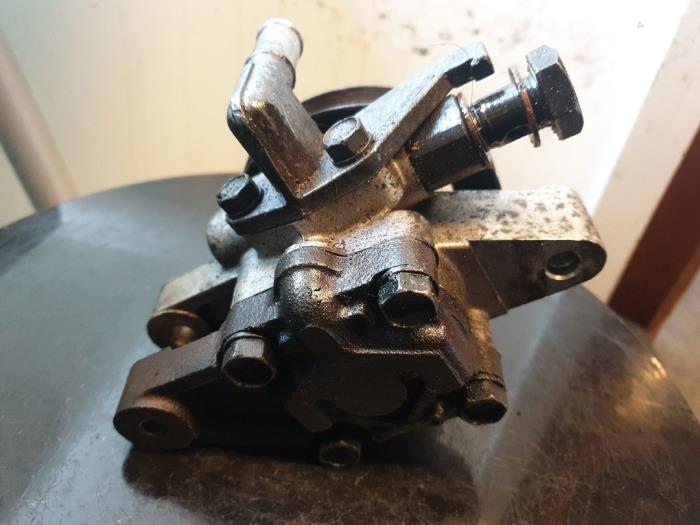 Stuurbekrachtiging Pomp van een Hyundai Lantra/Elantra II 1.6i GLS 16V 1998