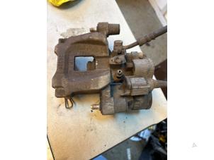 Gebruikte Remklauw (Tang) rechts-achter Jaguar XE 2.0 D E-Performance 16V Prijs € 80,00 Margeregeling aangeboden door Umit Sloperij