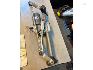 Gebruikte Ruitenwis Mechaniek Opel Corsa D 1.3 CDTi 16V ecoFLEX Prijs € 65,00 Margeregeling aangeboden door Umit Sloperij