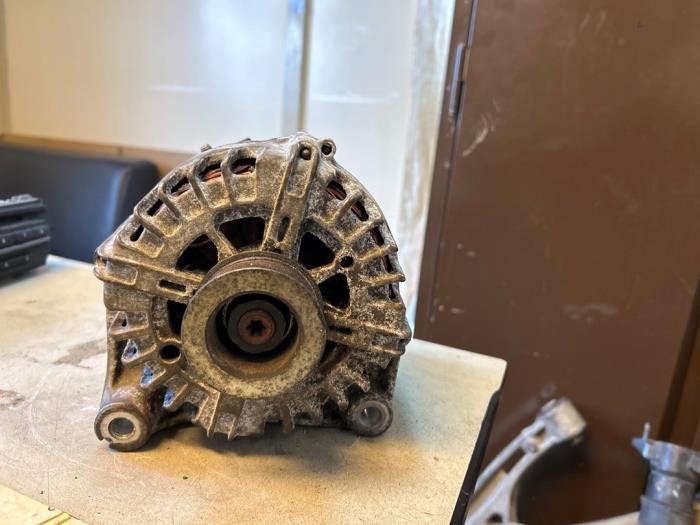 Gebruikte Dynamo BMW 1 serie (E87/87N) 116d 16V Prijs € 60,00 Margeregeling aangeboden door Umit Sloperij