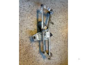 Gebruikte Ruitenwis Mechaniek Peugeot 206 CC (2D) 1.6 16V Prijs € 25,00 Margeregeling aangeboden door Umit Sloperij