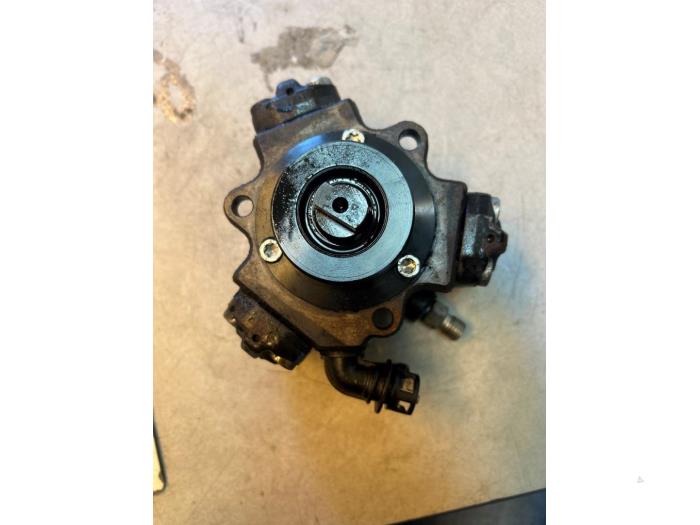Gebruikte Dieselpomp Fiat Punto III (199) 1.3 JTD Multijet 16V Prijs € 100,00 Margeregeling aangeboden door Umit Sloperij