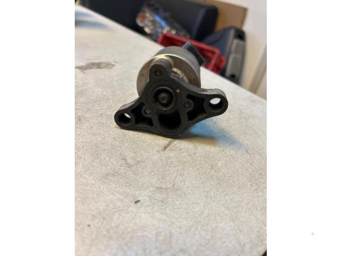 EGR Klep van een Opel Astra G (F08/48) 1.6 2000