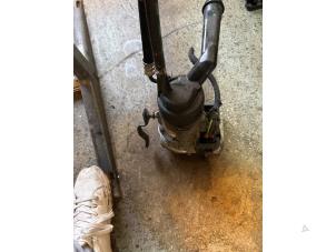 Gebruikte Servopomp Peugeot 308 (4A/C) 1.4 VTI 16V Prijs € 20,00 Margeregeling aangeboden door Umit Sloperij