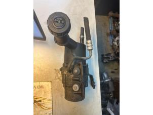 Gebruikte Pomp Servo Citroen C4 Berline (LC) 1.4 16V Prijs € 40,00 Margeregeling aangeboden door Umit Sloperij