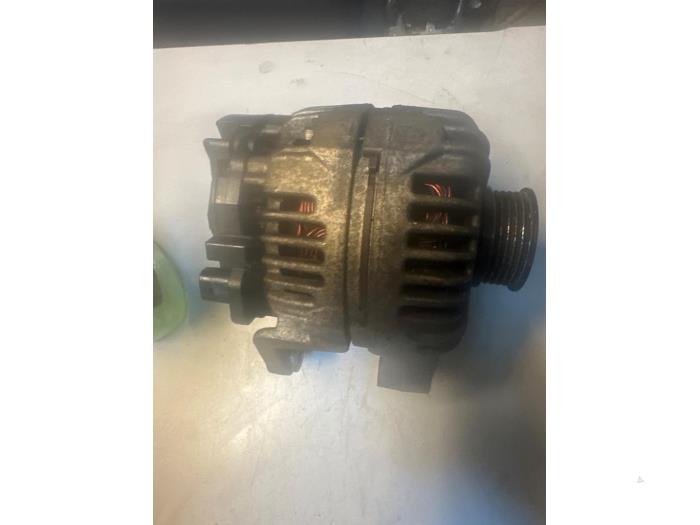Gebruikte Dynamo Opel Corsa D 1.0 12V Twinport Prijs € 40,00 Margeregeling aangeboden door Umit Sloperij