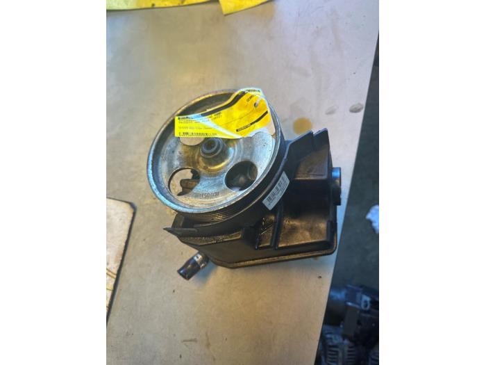 Gebruikte Pomp Servo Peugeot 206+ (2L/M) 1.1 XR,XS Prijs € 50,00 Margeregeling aangeboden door Umit Sloperij