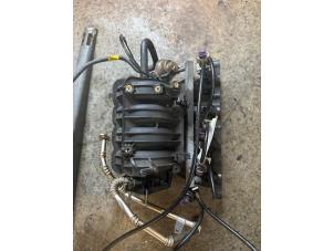 Gebruikte Inlaatspruitstuk Chevrolet Lacetti (KLAN) 1.4 16V Prijs € 50,00 Margeregeling aangeboden door Umit Sloperij