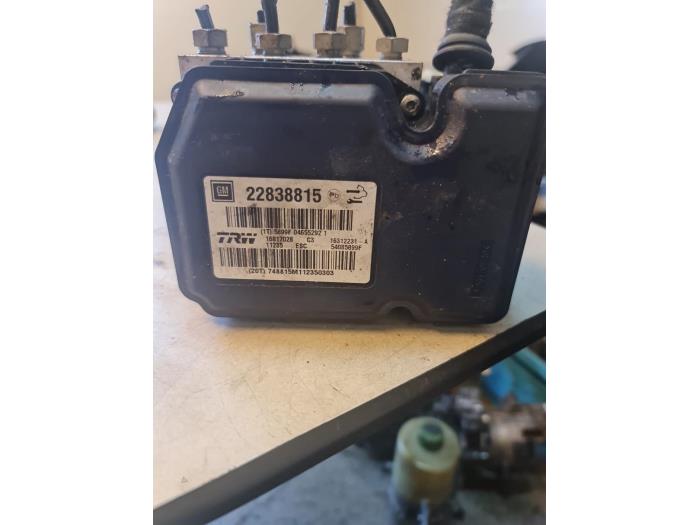 Gebruikte ABS Pomp Opel Insignia Mk.I 2.0 CDTI 16V Prijs € 70,00 Margeregeling aangeboden door Umit Sloperij