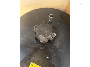 Gebruikte Servopomp Renault Trafic New (JL) 2.0 16V Prijs € 50,00 Margeregeling aangeboden door Umit Sloperij