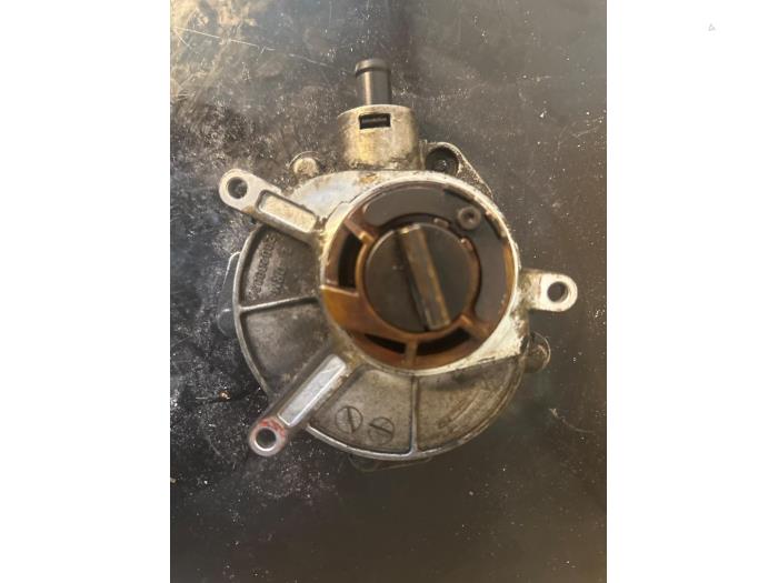 Gebruikte Vacuumpomp (Benzine) Audi A4 (B7) 3.2 FSI V6 24V Prijs € 45,00 Margeregeling aangeboden door Umit Sloperij