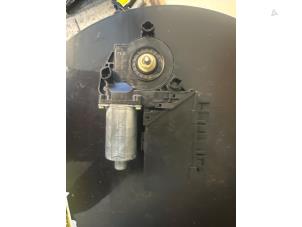 Gebruikte Schakelaar Elektrisch Raam Audi A4 (B6) 2.4 V6 30V Prijs € 20,00 Margeregeling aangeboden door Umit Sloperij