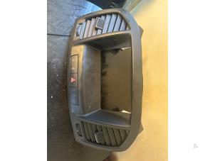 Gebruikte Luchtrooster Dashboard Opel Insignia Sports Tourer 2.0 CDTI 16V 130 ecoFLEX Prijs € 25,00 Margeregeling aangeboden door Umit Sloperij