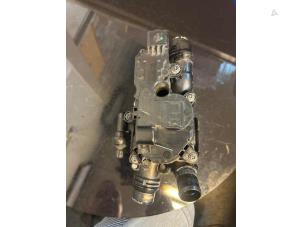 Gebruikte Thermostaathuis Peugeot Partner (EA//EF/EN/EU) 1.6 BlueHDI 75 Prijs € 75,00 Margeregeling aangeboden door Umit Sloperij