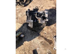 Gebruikte Versnellingsbak Volkswagen Caddy III (2KA,2KH,2CA,2CH) 1.9 TDI 4Motion Prijs € 220,00 Margeregeling aangeboden door Umit Sloperij