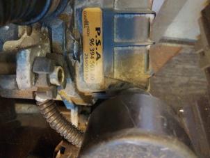 Gebruikte EGR Pomp Peugeot 307 CC (3B) 2.0 16V Prijs € 75,00 Margeregeling aangeboden door Umit Sloperij