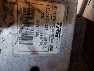 Gebruikte ABS Pomp Opel Signum (F48) 3.0 CDTI V6 24V Prijs € 30,00 Margeregeling aangeboden door Umit Sloperij