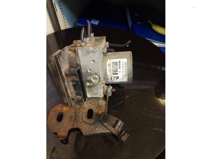 Gebruikte ABS Pomp Fiat Punto III (199) 1.3 JTD Multijet Start&Stop 16V Prijs € 25,00 Margeregeling aangeboden door Umit Sloperij