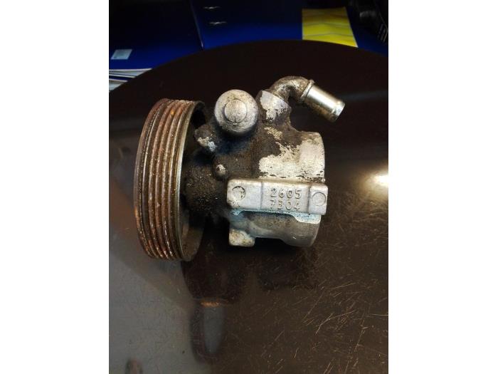 Gebruikte Pomp Servo Peugeot Bipper (AA) 1.4 HDi Prijs € 40,00 Margeregeling aangeboden door Umit Sloperij
