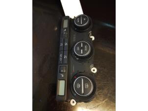 Gebruikte Schakelaar Kachel Volkswagen Caddy Combi III (2KB,2KJ) Prijs € 50,00 Margeregeling aangeboden door Umit Sloperij