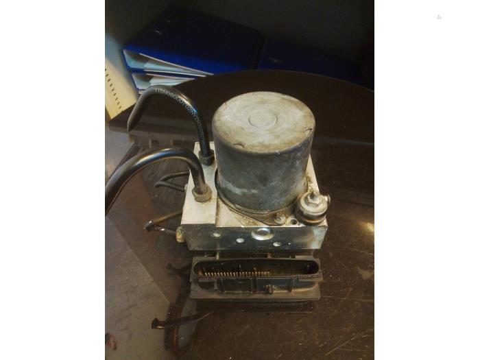 Gebruikte ABS Pomp Jaguar X-type 2.0 D 16V Prijs € 125,00 Margeregeling aangeboden door Umit Sloperij