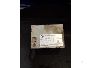 Gebruikte Gateway module Mercedes SL (R230) 3.5 SL-350 V6 24V Prijs € 40,00 Margeregeling aangeboden door Umit Sloperij