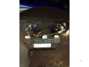 Gebruikte Kachelcomputer Mercedes S (W220) 5.0 S-500 V8 24V Prijs € 40,00 Margeregeling aangeboden door Umit Sloperij