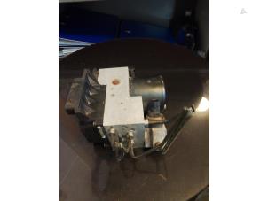 Gebruikte ABS Pomp Mercedes S (W220) 5.0 S-500 V8 24V Prijs € 70,00 Margeregeling aangeboden door Umit Sloperij