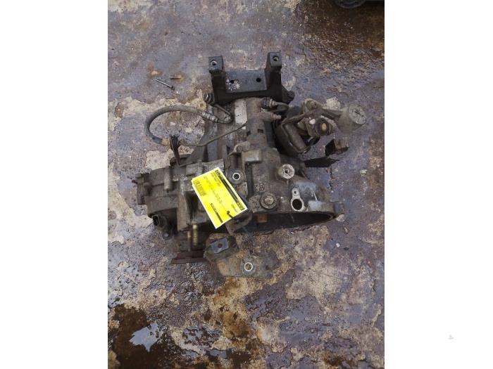 Versnellingsbak van een Skoda Fabia (6Y5) 1.4i 2002