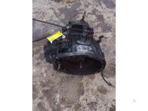 Gebruikte Versnellingsbak Opel Vivaro 1.9 DI Prijs € 250,00 Margeregeling aangeboden door Umit Sloperij