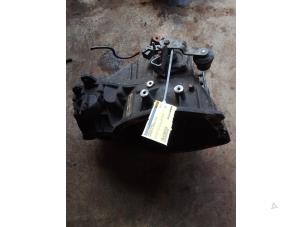 Gebruikte Versnellingsbak Chrysler PT Cruiser 2.2 CRD 16V Prijs € 120,00 Margeregeling aangeboden door Umit Sloperij