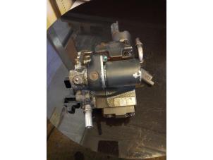 Gebruikte Dieselpomp Peugeot 407 SW (6E) 2.0 HDiF 16V Prijs € 175,00 Margeregeling aangeboden door Umit Sloperij