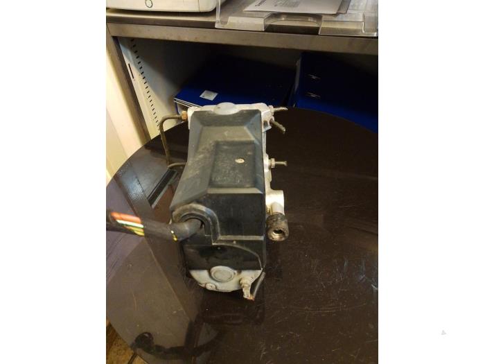 ABS Computer van een Mercedes-Benz C (W202) 2.2 C-220 16V 1993