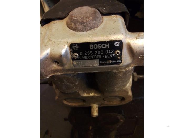 ABS Computer van een Mercedes-Benz C (W202) 2.2 C-220 16V 1993