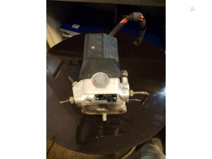 Gebruikte Computer ABS Mercedes C (W202) 2.2 C-220 16V Prijs € 60,00 Margeregeling aangeboden door Umit Sloperij